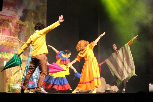 Musical Encanto /AYTO. ALMUÑÉCAR) Musical Encanto /AYTO. ALMUÑÉCAR)