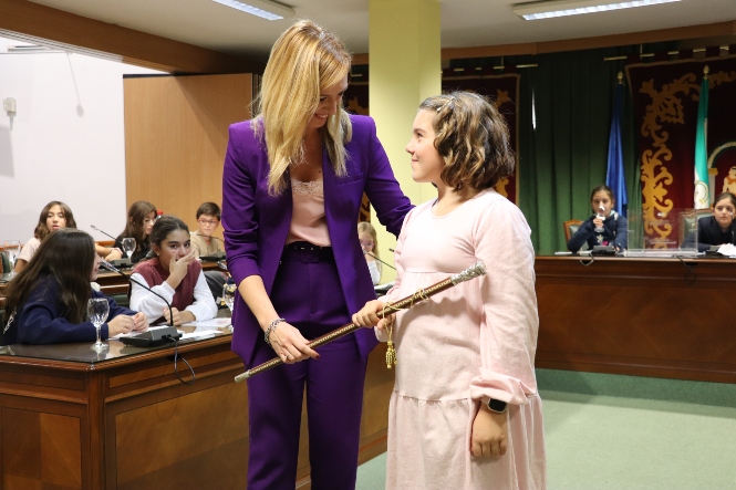 La alcaldesa infantil toma el bastón de mando (AYTO. MARACENA ) 