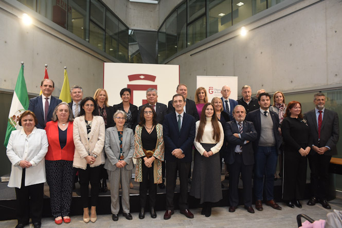 Foto de familia de los galardonados (L. ARMAS / DIPGRA)