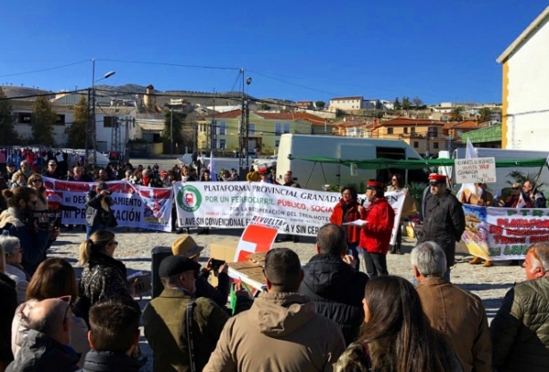 Acto por el tren 31 de diciembre en Baza (AAF COAMRCA DE BAZA / ARCHIVO) Acto por el tren 31 de diciembre en Baza (AAF COAMRCA DE BAZA / ARCHIVO)