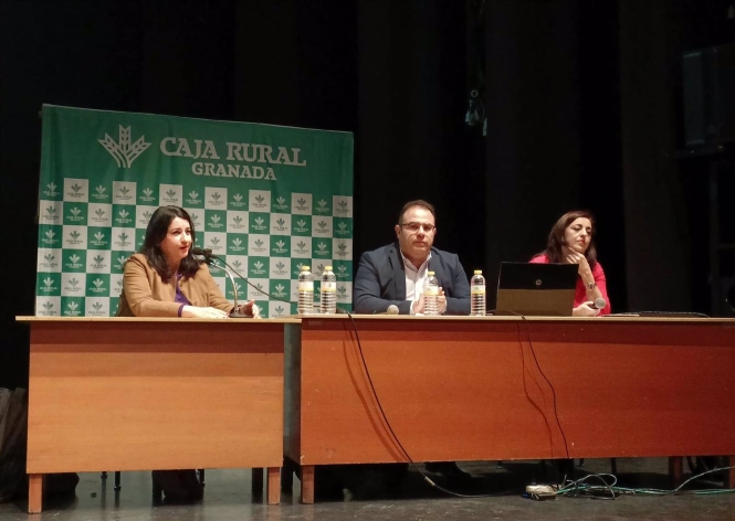 El alcalde de Almuñécar, Juan José Ruiz Joya, en el centro en una jornada sobre subtropicales (AYUNTAMIENTO) 