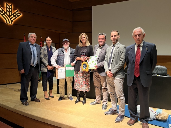 Entrega de los desfibriladores (FUNDACIÓN CAJA RURAL)