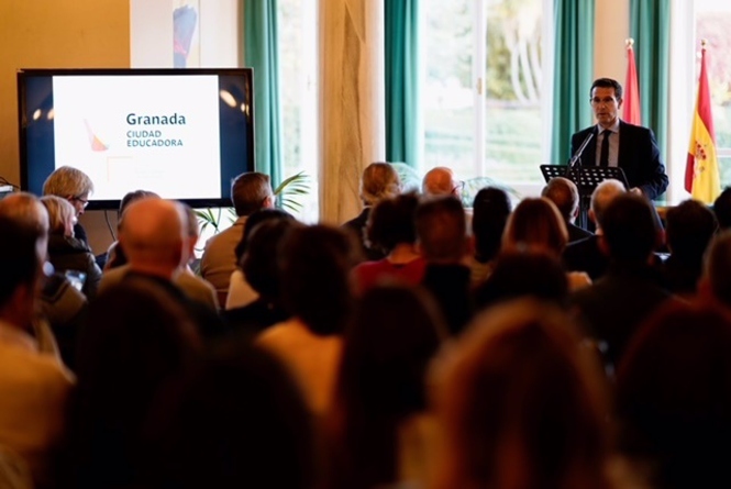 El alcalde de Granada, Francisco Cuenca, inaugura el foro `Granada educadora` (AYUNTAMIENTO) 