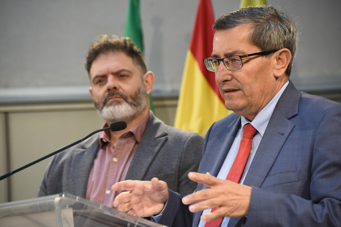 El presidente de la Diputación de Granada, José Entrena y el diputado de economía, Antonio García Leiva (R. MARTÍNEZ/DIPGRA)
