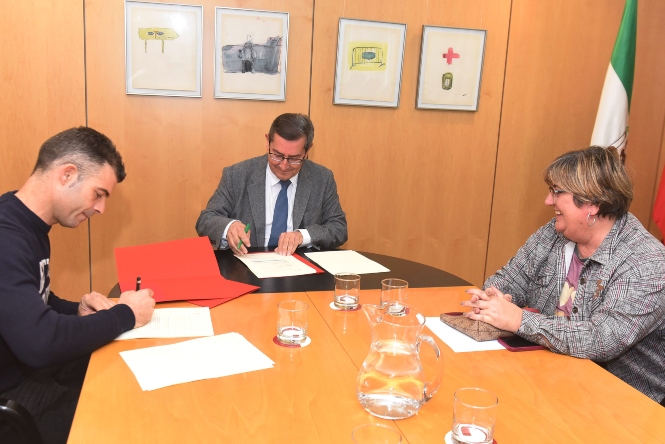 Firma del convenio (L. ARMAS /DIPGRA) 