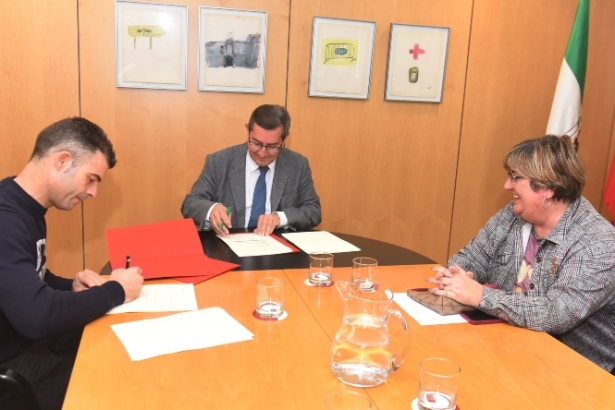 Firma del convenio (L. ARMAS /DIPGRA) Firma del convenio (L. ARMAS /DIPGRA)