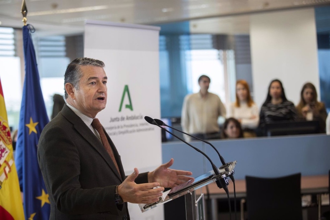 El consejero de la Presidencia, Interior, Diálogo Social y Simplificación Administrativa, Antonio Sanz, este miércoles en Sevilla (MARÍA JOSÉ LÓPEZ - EUROPA PRESS) 