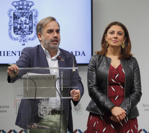 Jacobo Calvo y Raquel Ruz en rueda de prensa (AYTO. GRANADA) Jacobo Calvo y Raquel Ruz en rueda de prensa (AYTO. GRANADA)
