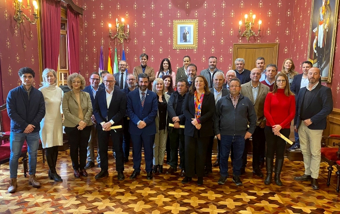 Entrega de las ayudas en Loja (JUNTA)