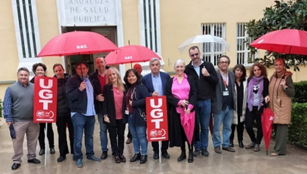 Dirigentes de UGT con representantes de los trabajadores de la EASP, en imagen de archivo (UGT) Dirigentes de UGT con representantes de los trabajadores de la EASP, en imagen de archivo (UGT)