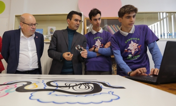 Visita al áula de robótica (AYUNTAMIENTO GRANADA) Visita al áula de robótica (AYUNTAMIENTO GRANADA)