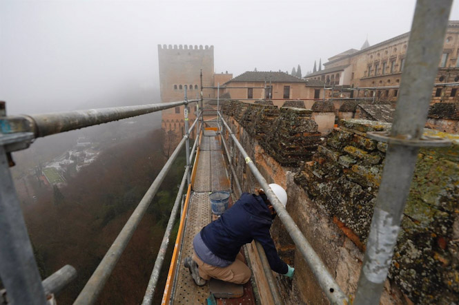 La Alhambra inicia las obras de restauración de la Torre de las Gallinas (ÁLEX CÁMARA-EUROPA PRESS)