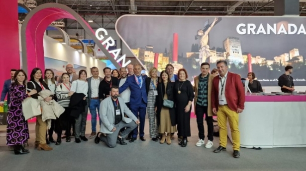 Imagen de la visita a Fitur (IU)
