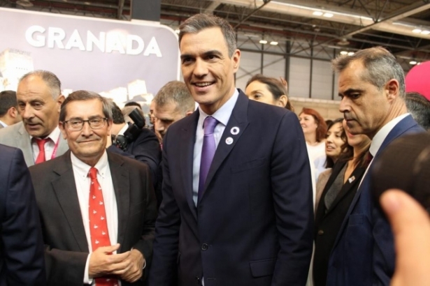 Pedro Sánchez en el stand de Granada (DIPGRA)