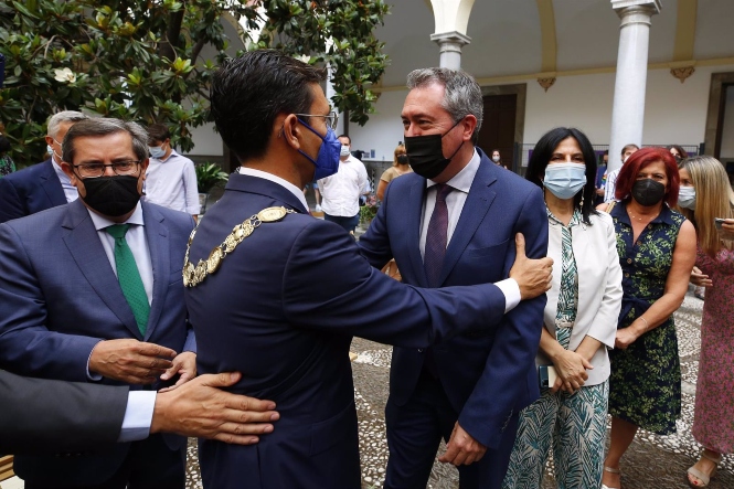Pleno del Ayuntamiento de Granada para la elección del alcalde de la ciudad, Francisco Cuenca, del PSOE, en julio de 2021 (ÁLEX CÁMARA - EUROPA PRESS) 