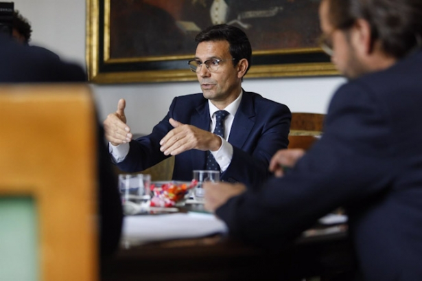 El alcalde de Granada, Francisco Cuenca, en imagen de archivo en una reunión del Pacto de los Mártires (ÁLEX CÁMARA - EUROPA PRESS) El alcalde de Granada, Francisco Cuenca, en imagen de archivo en una reunión del Pacto de los Mártires (ÁLEX CÁMARA - EUROPA PRESS)