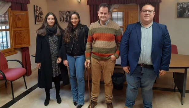 Juan Antonio Aneas, tercero en la imagen desde la izquierda, es el nuevo alcalde de Lentegí (PSOE) Juan Antonio Aneas, tercero en la imagen desde la izquierda, es el nuevo alcalde de Lentegí (PSOE)