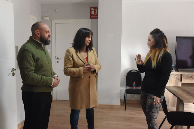 Visita a Proyecto Hombre (L. ARMAS / DIPGRA)