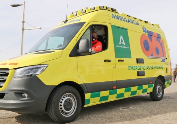 Una ambulancia del 061 (JUNTA DE ANDALUCÍA) 