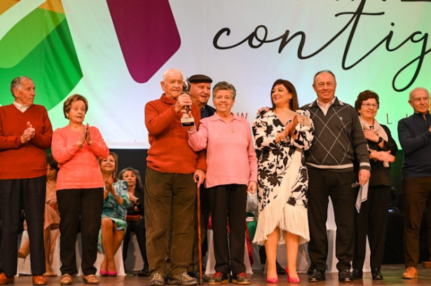 Directiva Centro de Mayores en su 40 aniversario (AYTO. ARMILLA) Directiva Centro de Mayores en su 40 aniversario (AYTO. ARMILLA)
