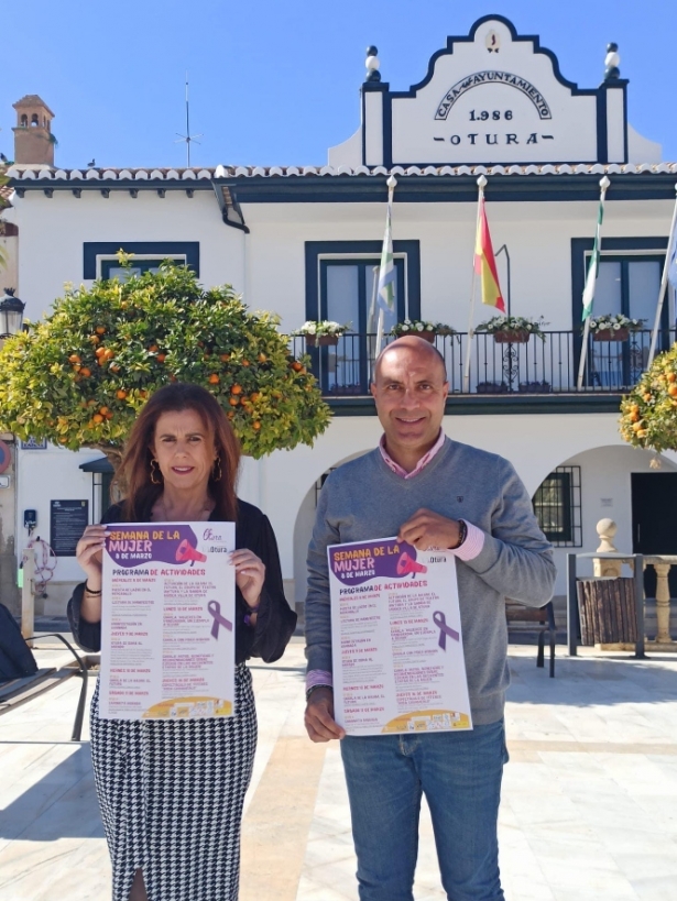 La concejala de Igualdad y el alcalde de Otura presentan las actividades de la Semana de la Mujer (AYTO. OTURA) La concejala de Igualdad y el alcalde de Otura presentan las actividades de la Semana de la Mujer (AYTO. OTURA)
