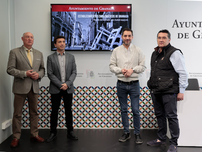Presentación de los distintivos (JAVIER ALGARRA/AYTO GRANADA)