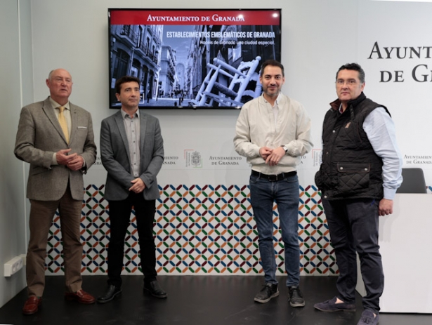 Presentación de los distintivos (JAVIER ALGARRA/AYTO GRANADA)