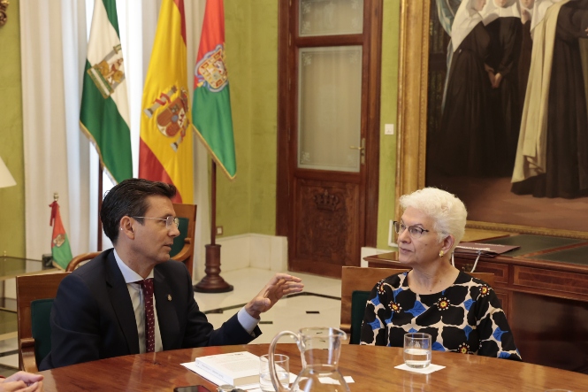 Reunión con la embajadora de Israel (AYTO. GRANADA)