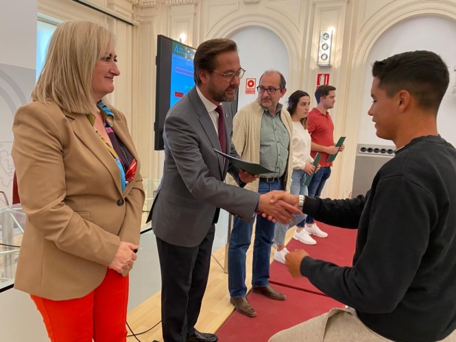 Entrega de las ayudas (JUNTA) 