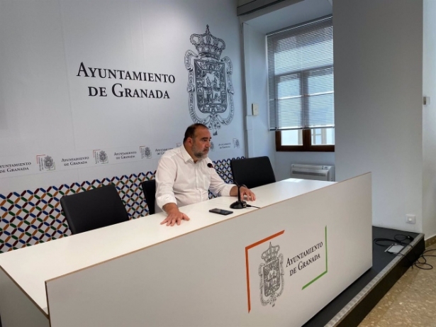 Francisco Puentedura, en rueda de prensa en el Ayuntamiento de Granada (UNIDAS PODEMOS) Francisco Puentedura, en rueda de prensa en el Ayuntamiento de Granada (UNIDAS PODEMOS)