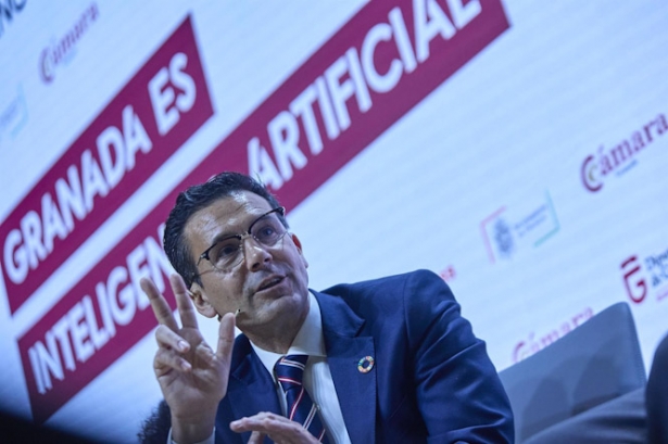 El alcalde Granada, Francisco Cuenca, interviene durante el desayuno informativo de Europa Press ‘Granada es inteligencia artificial’ (JESÚS HELLÍN/EUROPA PRESS) El alcalde Granada, Francisco Cuenca, interviene durante el desayuno informativo de Europa Press ‘Granada es inteligencia artificial’ (JESÚS HELLÍN/EUROPA PRESS)
