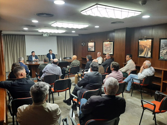 CHG aborda con los regantes una solución al problema de la escasez de caudal del río Dílar. (CHG)