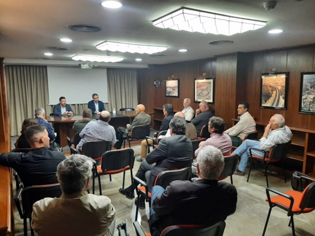 CHG aborda con los regantes una solución al problema de la escasez de caudal del río Dílar. (CHG)