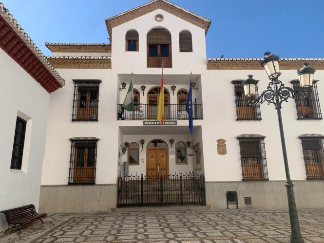 Fachada del Ayuntamiento de La Zubia (PP) 