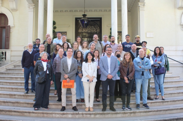 Foto de familia de los participantes en el curso (SUBDELEGACIÓN) Foto de familia de los participantes en el curso (SUBDELEGACIÓN)