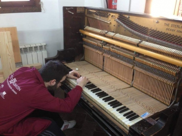 La acción formativa de afinación de pianos es de 1.250 horas (JUNTA) La acción formativa de afinación de pianos es de 1.250 horas (JUNTA)