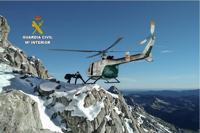 GREIM y helicóptero de la Guardia Civil. Archivo (GUARDIA CIVIL) 