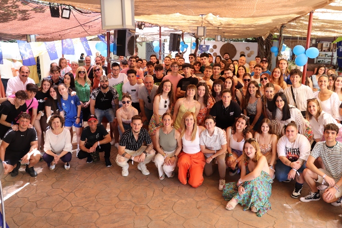 Foto de familia de los estudiantes (AYTO. MARACENA)