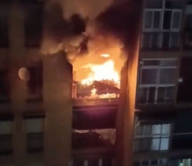 Muere un niño de seis años y herida grave su madre en un incendio en un piso de Granada tras varias deflagraciones (POLICÍA LOCAL DE GRANADA)