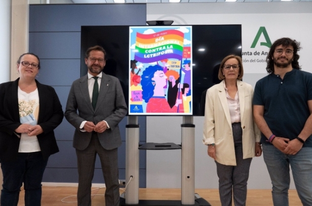 Lectura de un manifiesto contra la Lgtbifobia en la Junta (JUNTA)