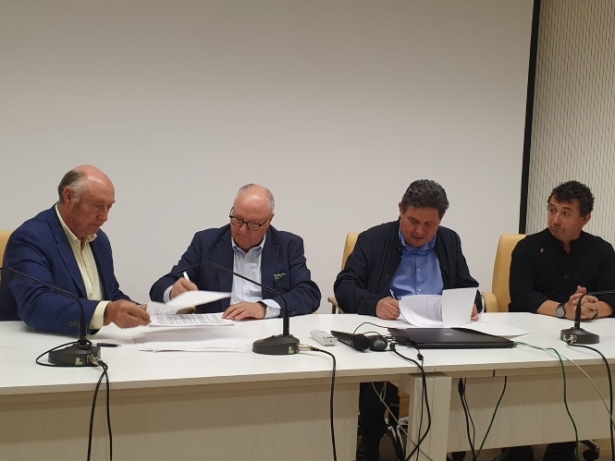 Imagen de la firma del convenio (UGT)
