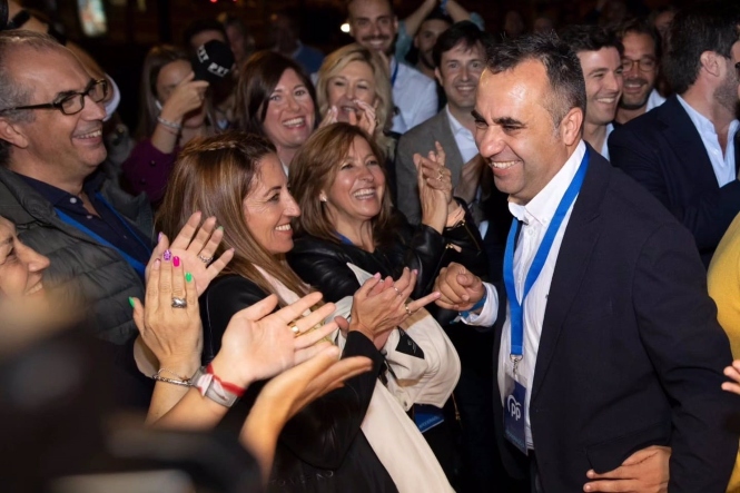 Francisco Rodríguez, en la sede del PP pasada la medianoche (PP)