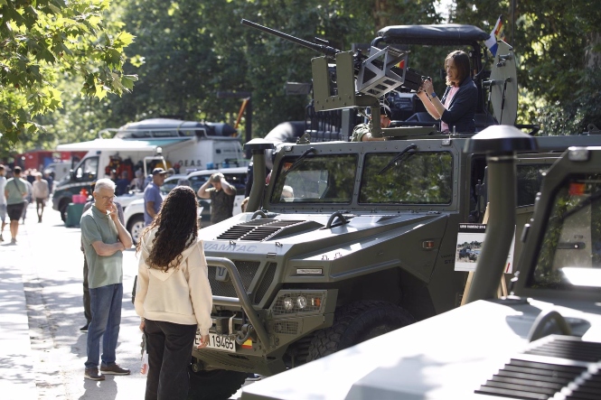 Exposición estática y dinámica de material militar organizada con motivo del Día de las Fuerzas Armadas en Granada (ÁLEX CÁMARA / EUROPA PRESS)