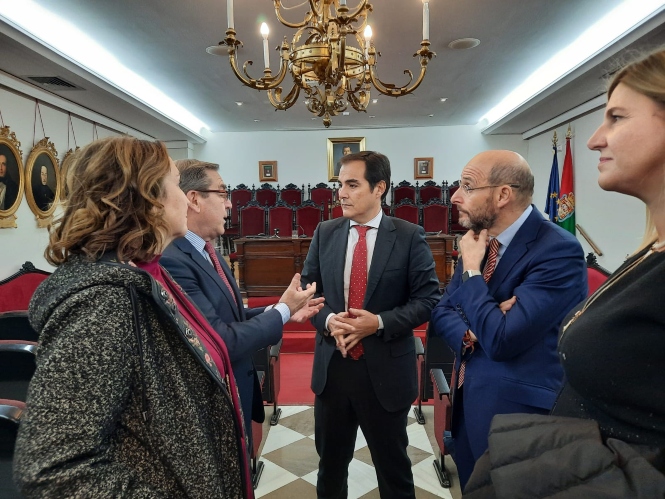Reunión del Consejero de Juaticia con los abogados (JUNTA)