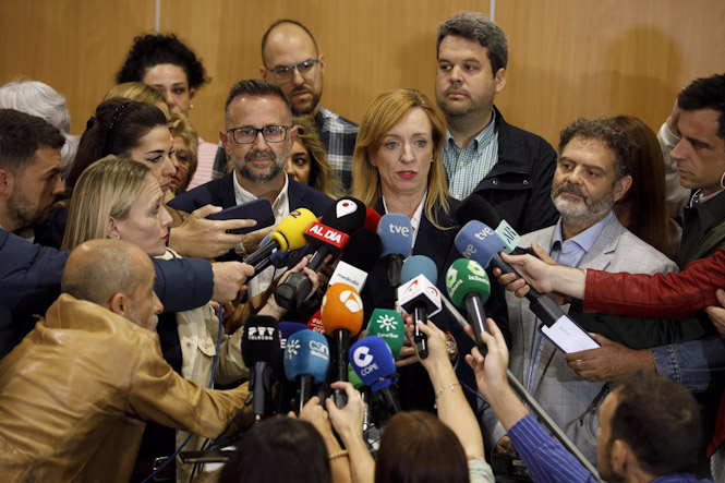 La alcaldesa de Maracena, Berta Linares, atendiendo a los medios tras levantarse el secreto de sumario por el caso del secuestro de la concejal socialista de Maracena Vanessa Romero (ÁLEX CÁMARA - EUROPA PRESS)