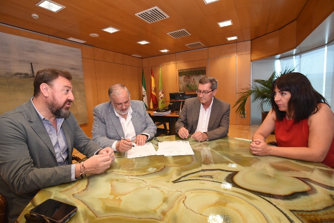 Firma del convenio (R. MARTÍNEZ / DIPGRA)