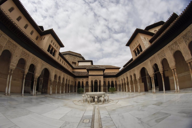 El Patio de los Leones de la Alhambra. Archivo (ÁLEX CÁMARA / EUROPA PRESS)