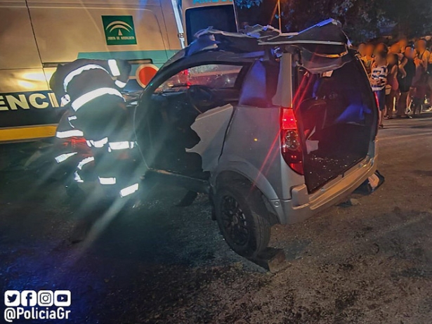 Estado en que quedó el cuadriciclo ligero (POLICÍA LOCAL GRANADA) Estado en que quedó el cuadriciclo ligero (POLICÍA LOCAL GRANADA)