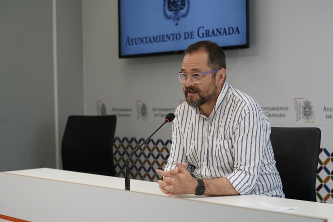 El concejal del Grupo Municipal Socialista en el Ayuntamiento de Granada, Juan José Ibáñez (PSOE) 