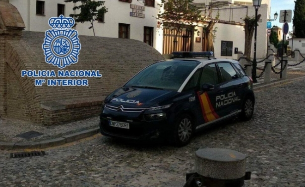 Coche de Policia en el Albaicín (POLICIA NACIONAL) 